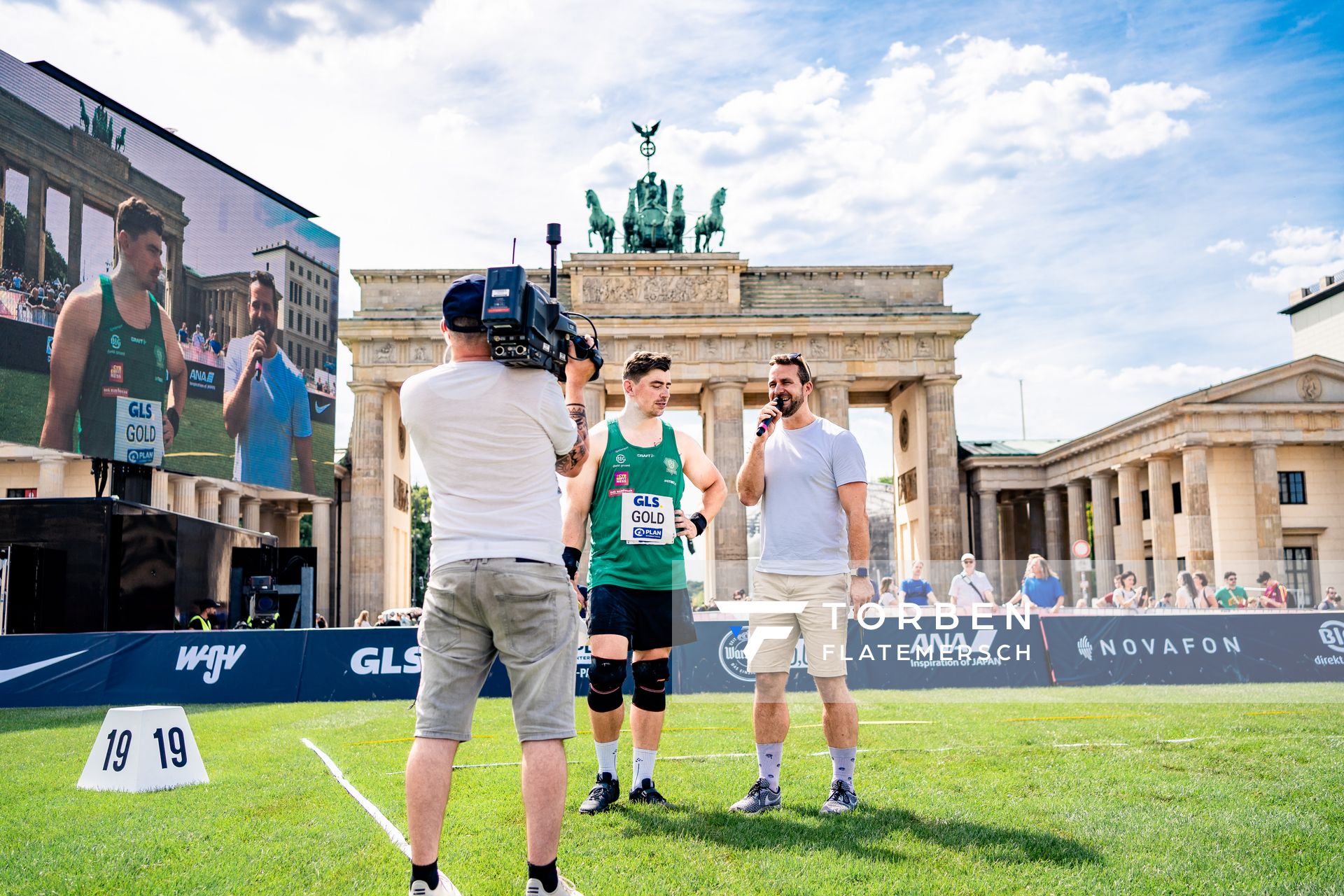 Florian Michael Weber beim Kugelstossen waehrend der deutschen Leichtathletik-Meisterschaften auf dem Pariser Platz am 24.06.2022 in Berlin